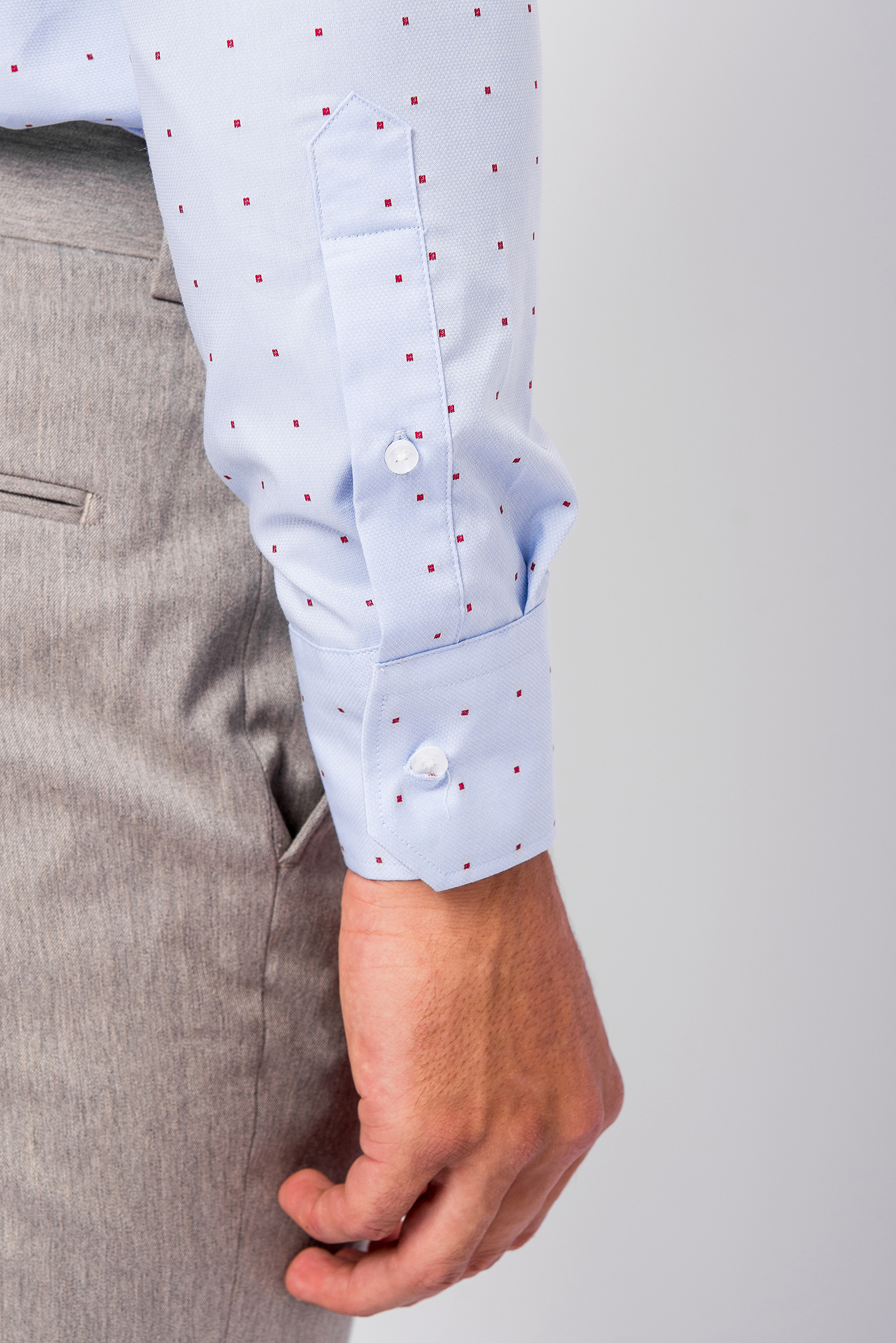 Sơ Mi Xanh Nhạt Chấm Bi Đỏ Slim Fit Dài Tay - HẾT HÀNG