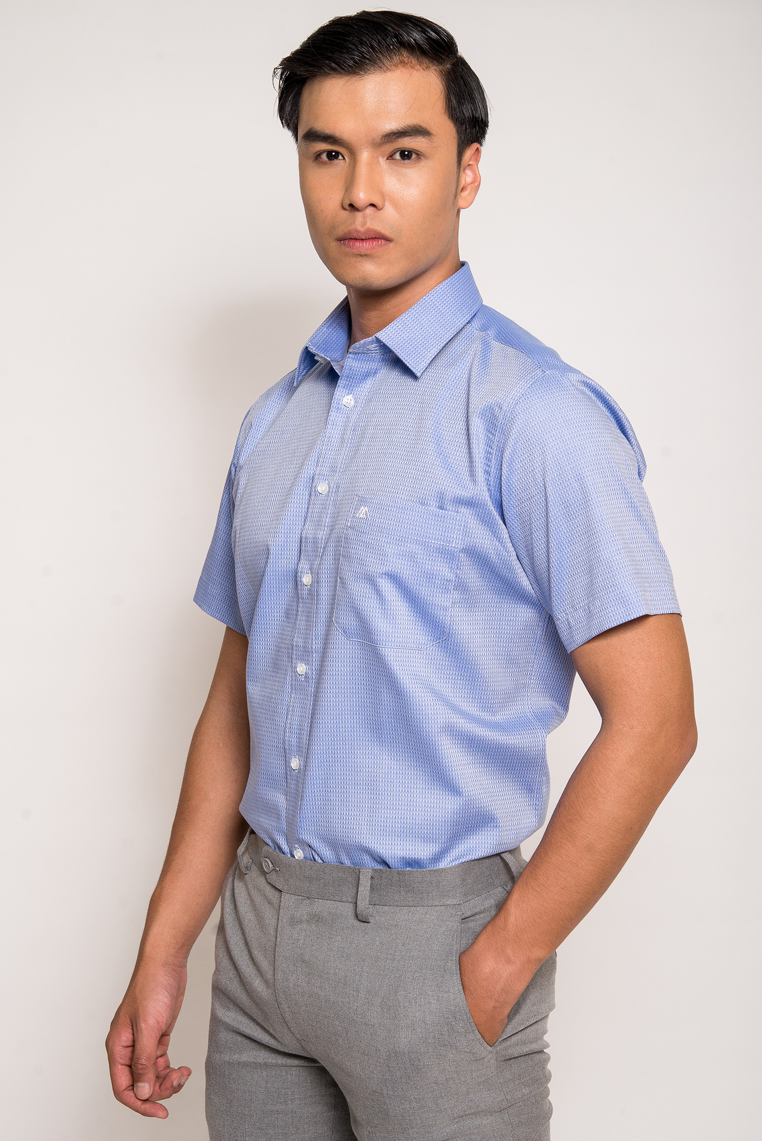 Sơ Mi Xanh Nhạt Vân Mịn Classic Fit Ngắn Tay - HẾT HÀNG  