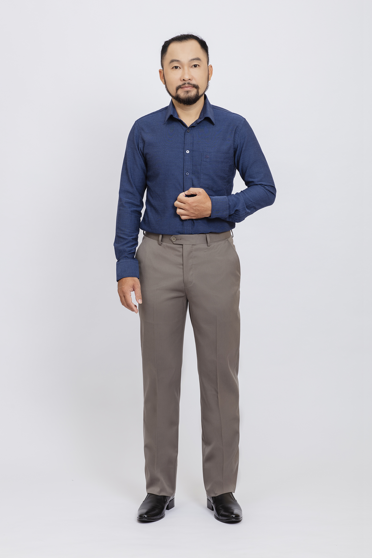 Quần tây nam Classic fit màu nâu nhạt