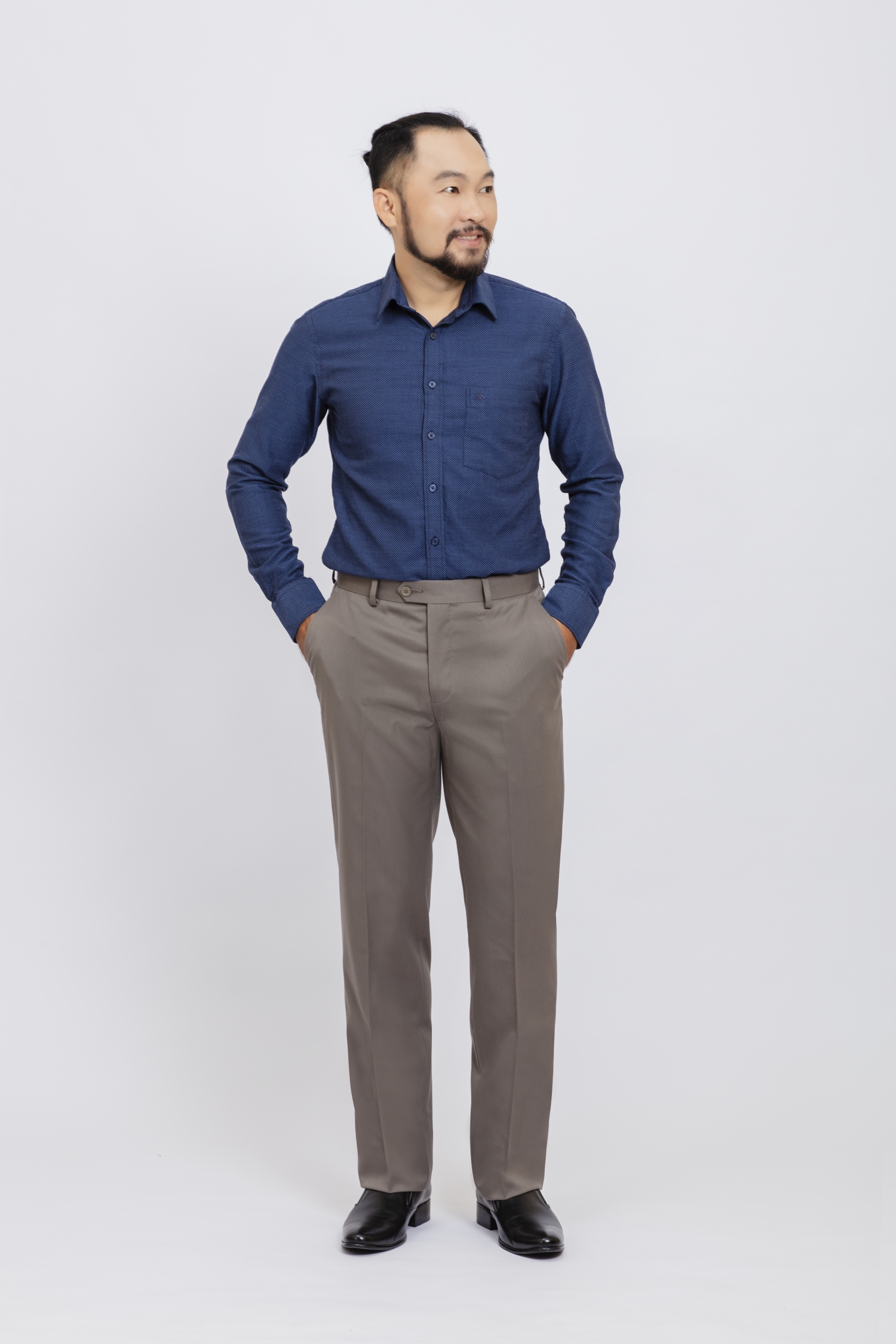 Quần tây nam Classic fit màu nâu nhạt