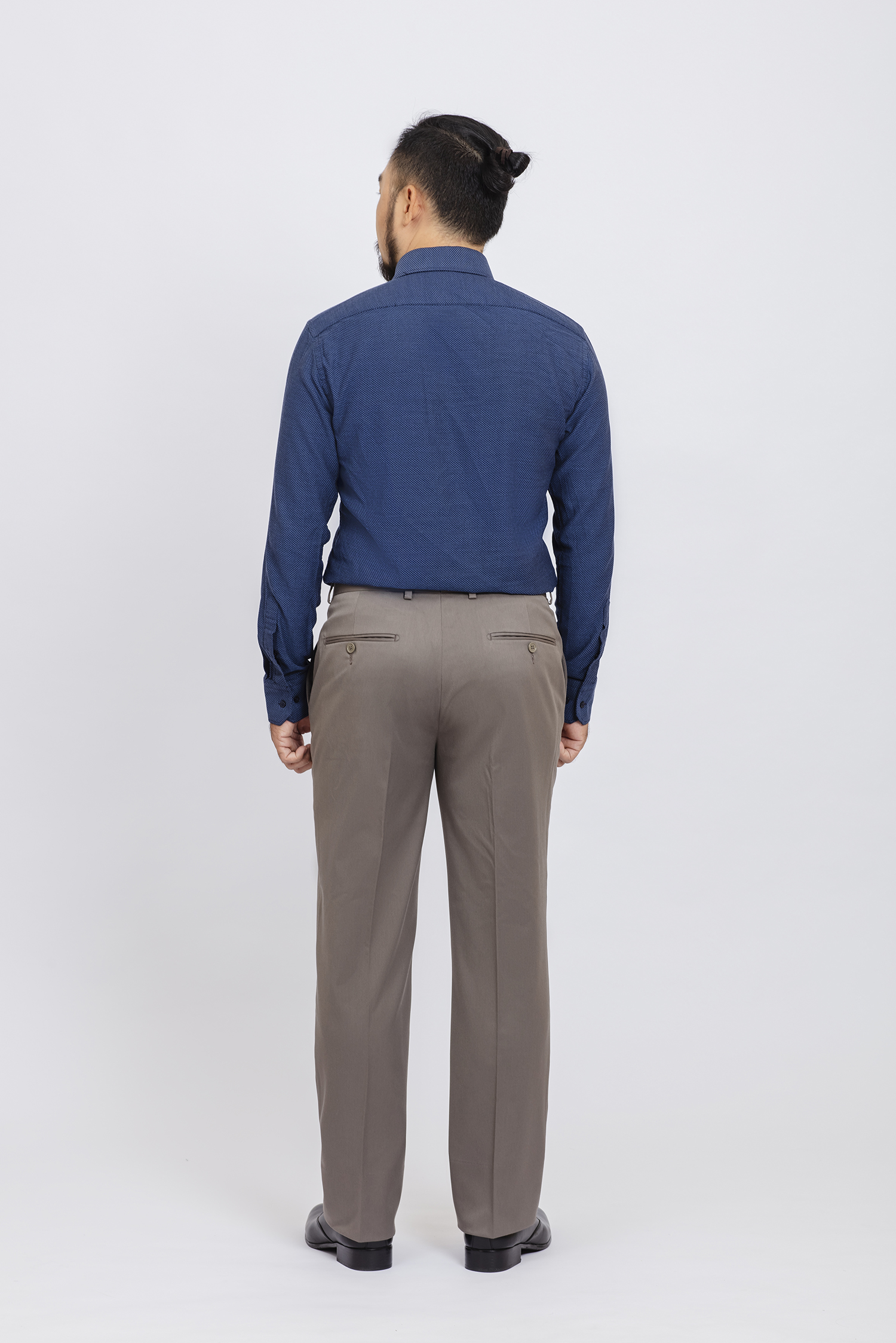 Quần tây nam Classic fit màu nâu nhạt