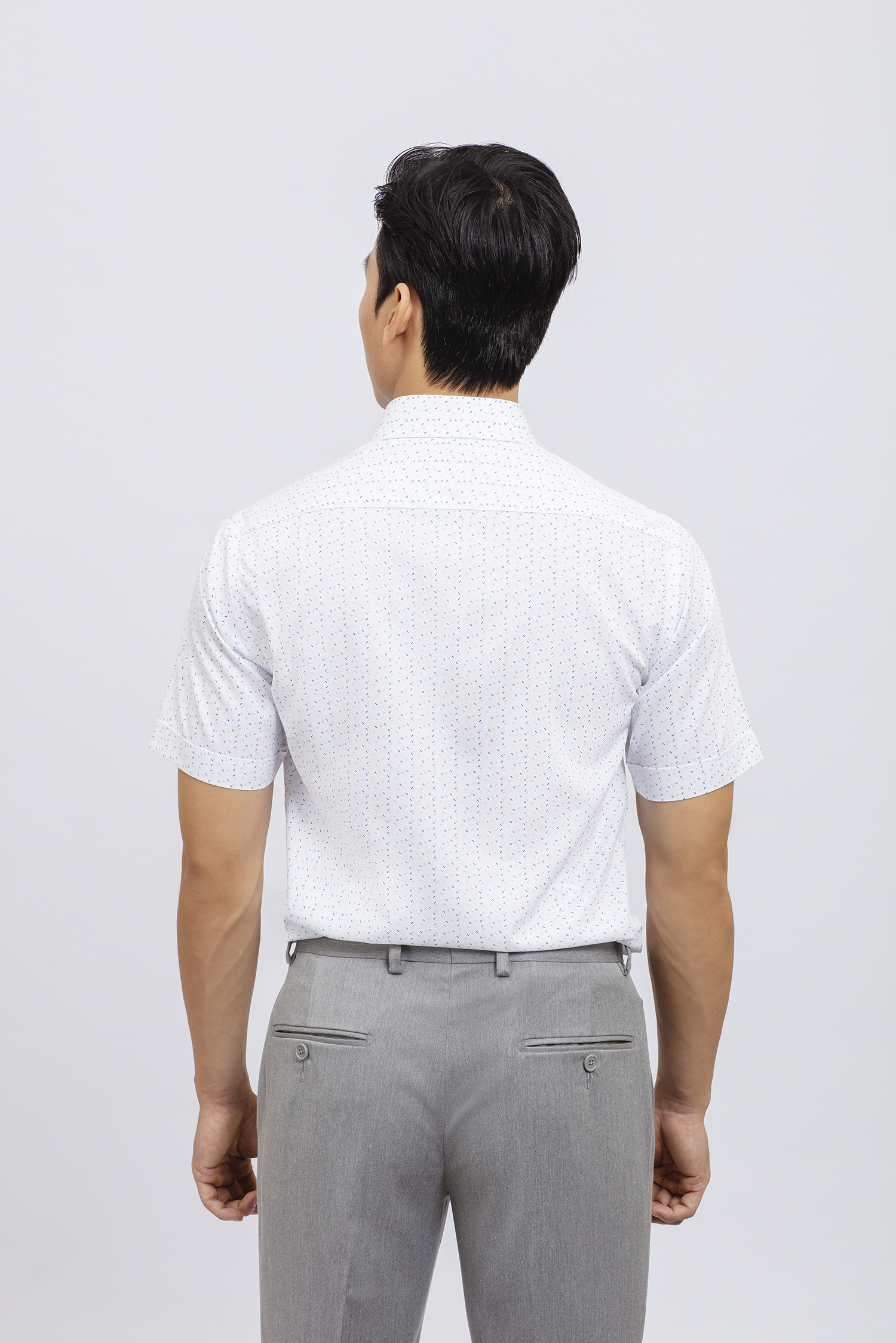 Sơ mi nam Slimfit ngắn tay Trắng in hoa văn xanh - HẾT HÀNG