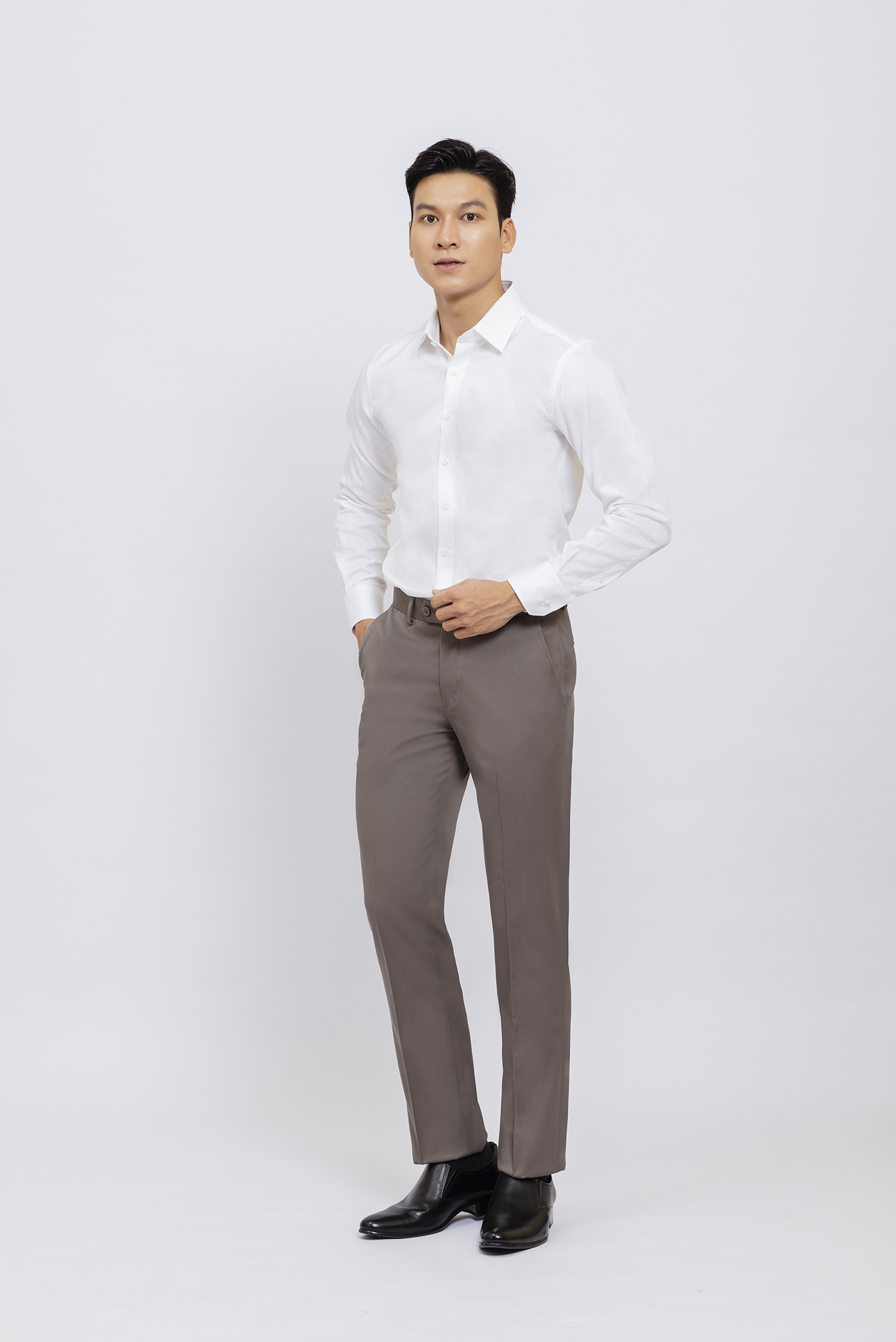 Quần tây nam Slim fit màu nâu nhạt