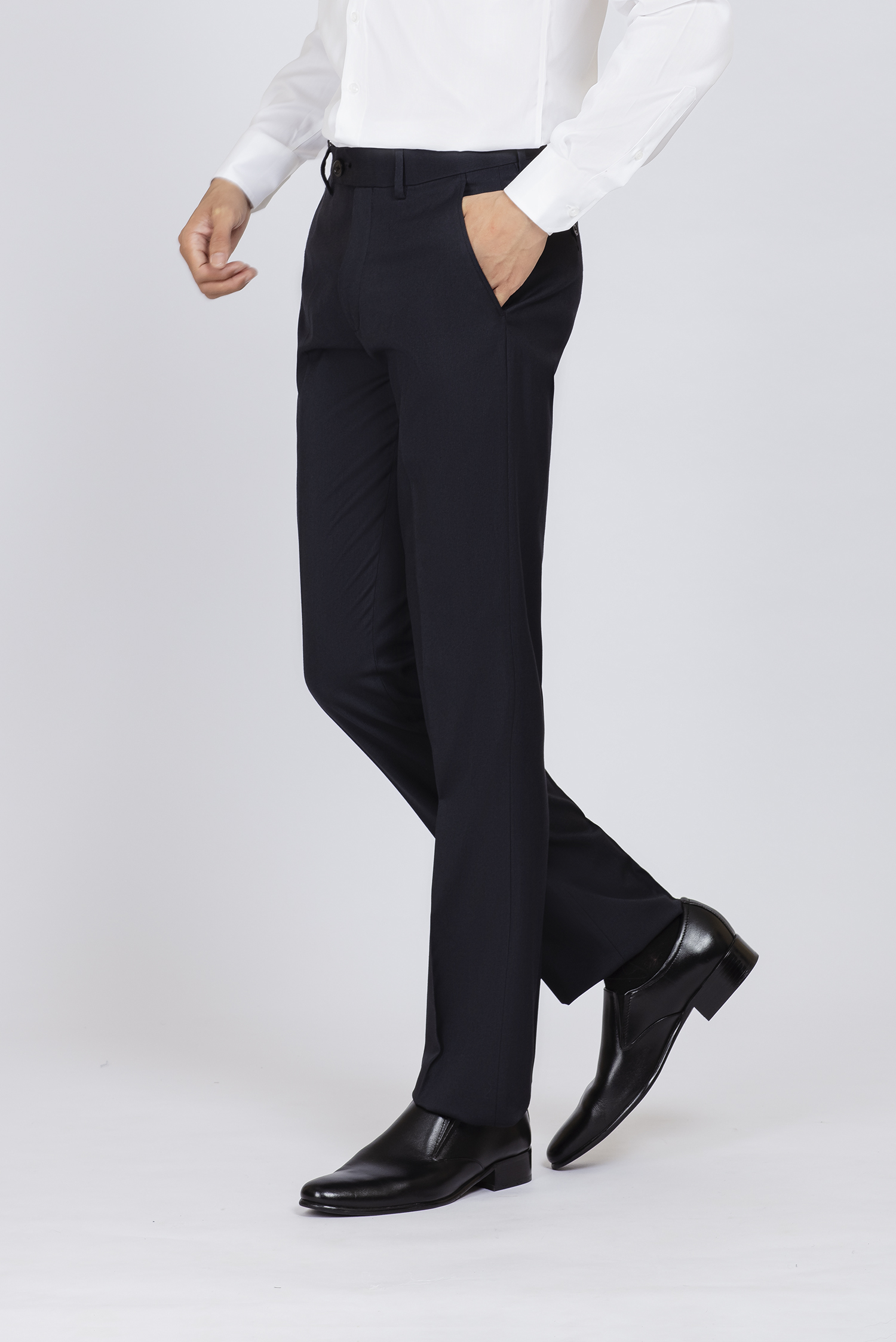 Quần tây nam Slimfit màu đen sọc nhỏ