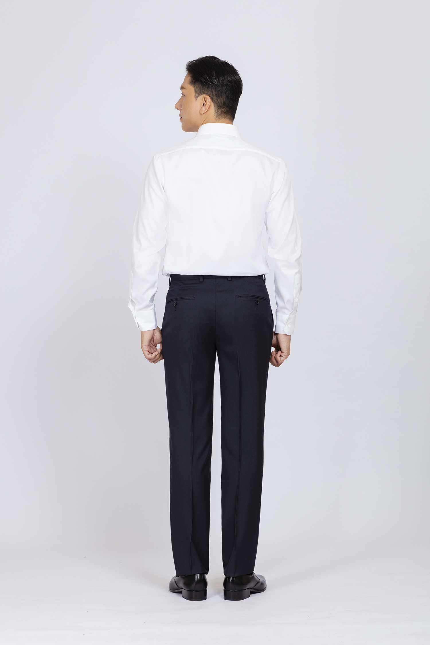Quần tây nam Slimfit màu đen sọc nhỏ
